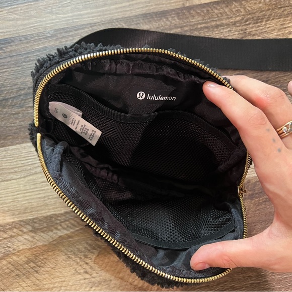 Lululemon fleece everywhere belt bag - Picture 2 of 3